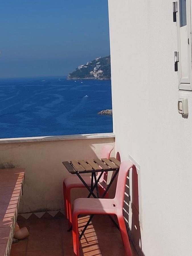La Stanza Sul Porto Di Amalfi Camera Piccina Piccina Con Bagno Privato E Terrazzino Vista Mare ภายนอก รูปภาพ