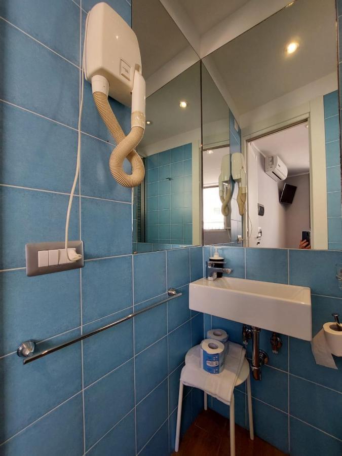 La Stanza Sul Porto Di Amalfi Camera Piccina Piccina Con Bagno Privato E Terrazzino Vista Mare ภายนอก รูปภาพ